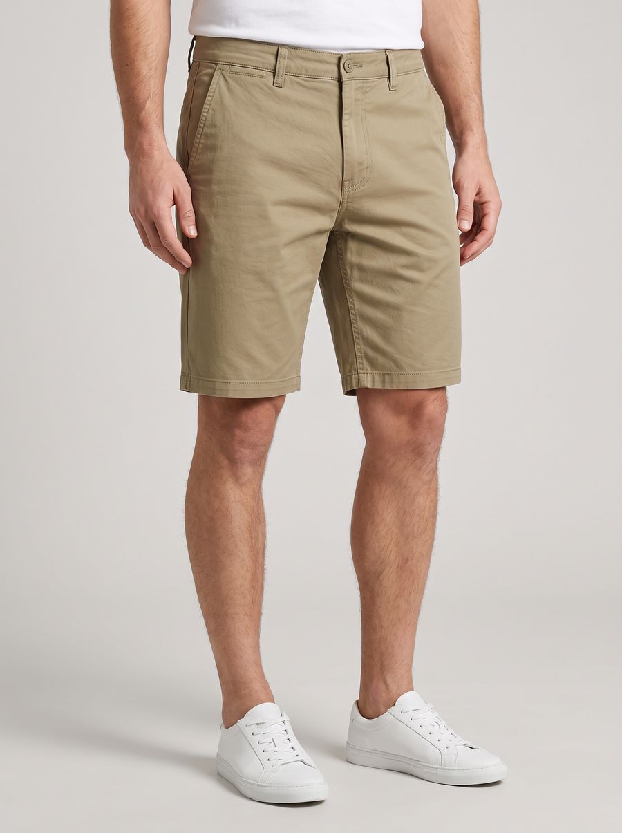Pantalón cargo confeccionado con bolsillos laterales fuelles